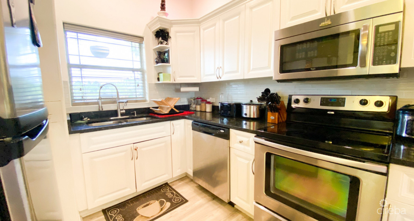 Omega Bay Gardens 1 Bed + Den