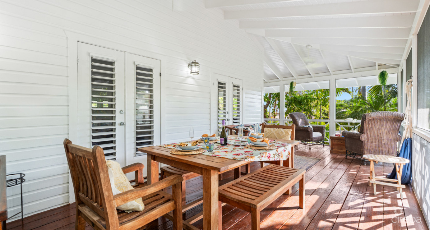 Lahala Treehouse Cottage