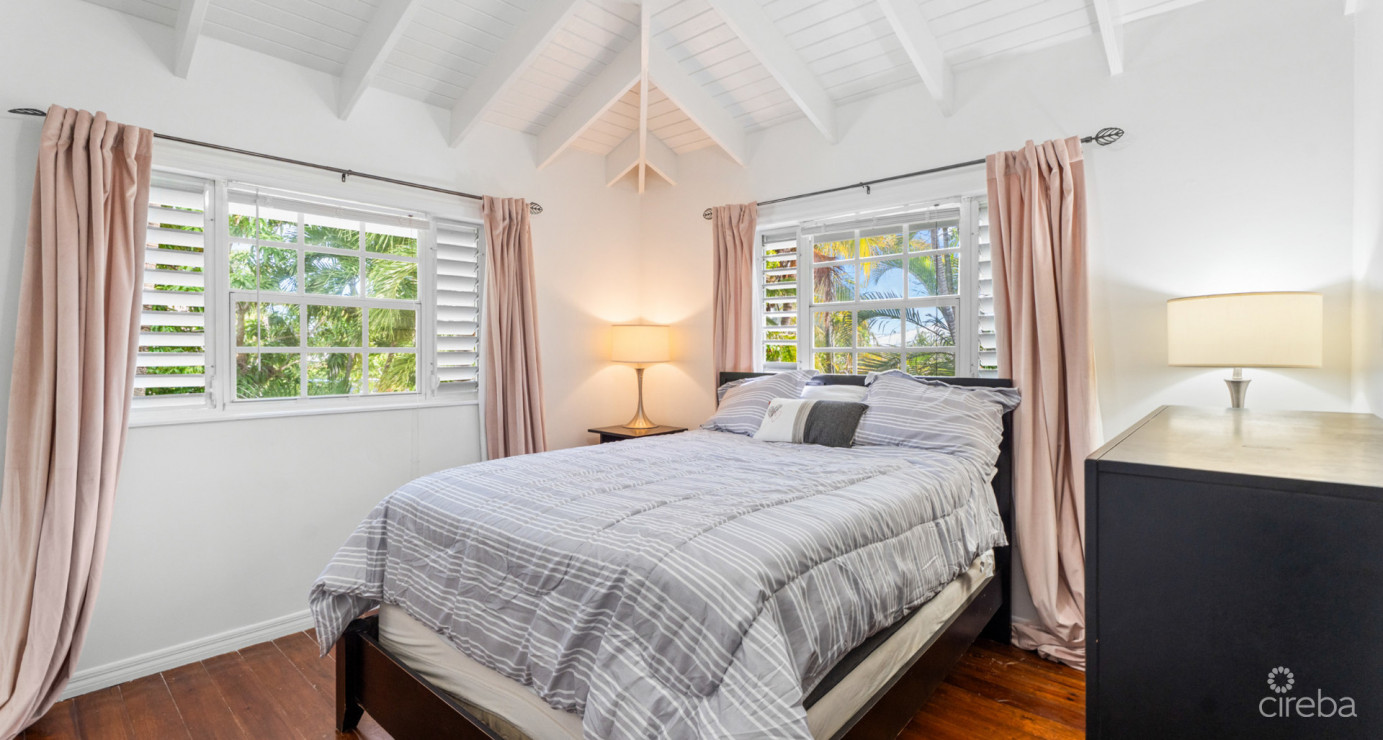 Lahala Treehouse Cottage