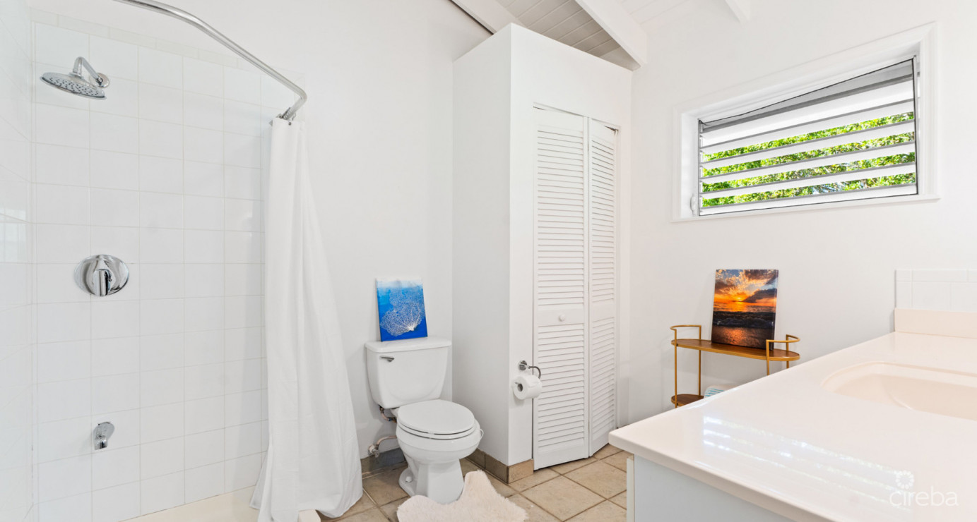 Lahala Treehouse Cottage