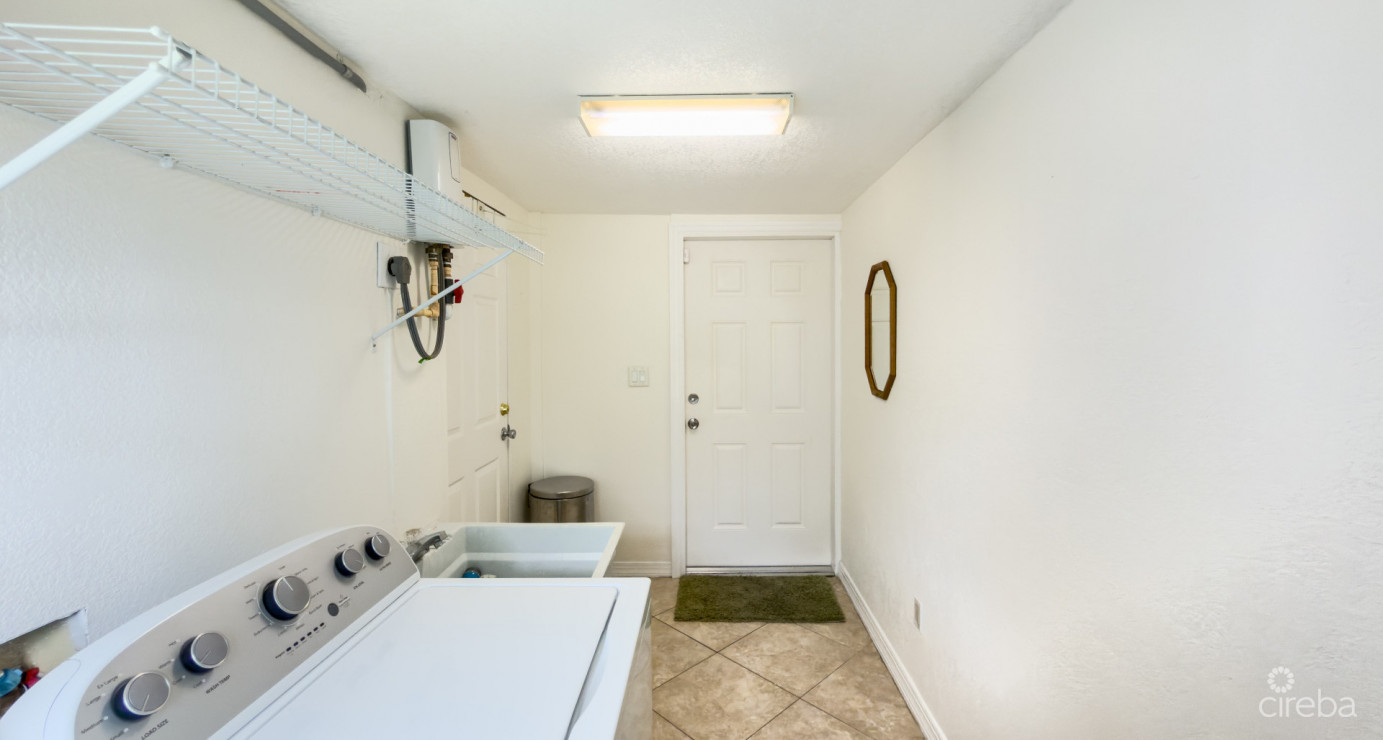 Breezy Pines Top Floor Unit 2 Bed 2 Bath