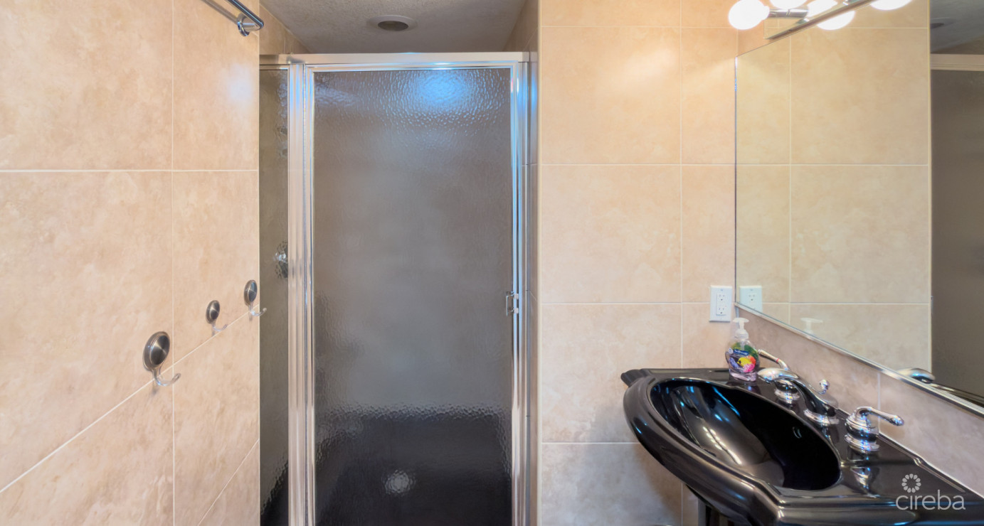 Breezy Pines Top Floor Unit 2 Bed 2 Bath