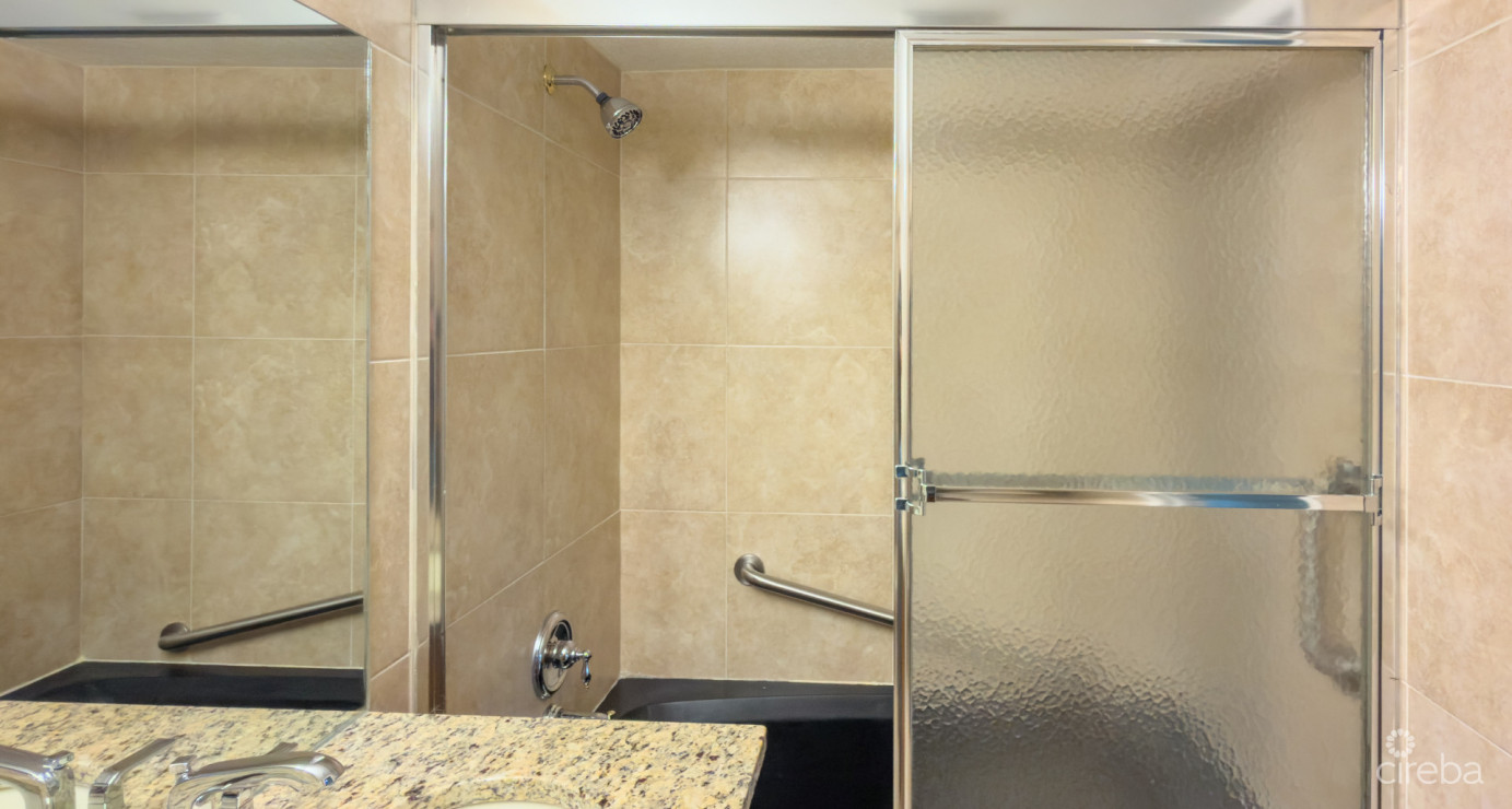 Breezy Pines Top Floor Unit 2 Bed 2 Bath