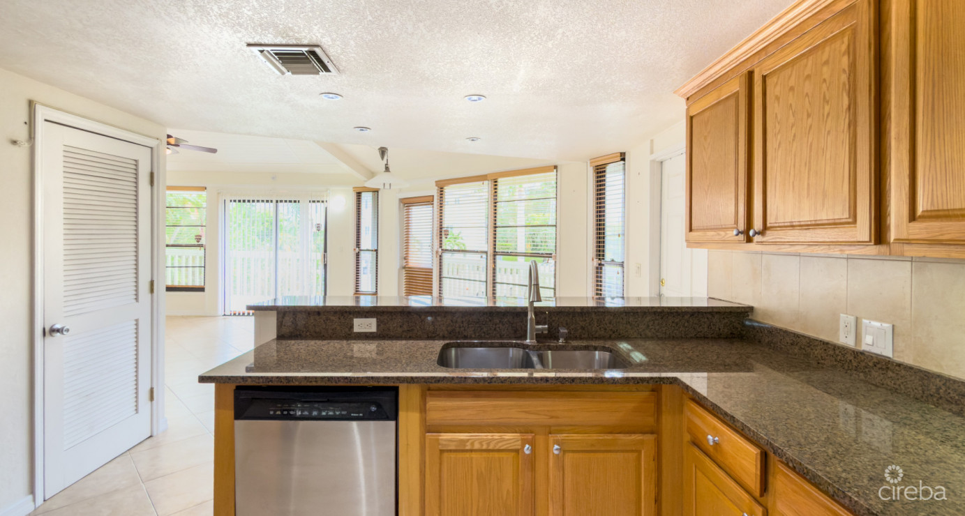 Breezy Pines Top Floor Unit 2 Bed 2 Bath