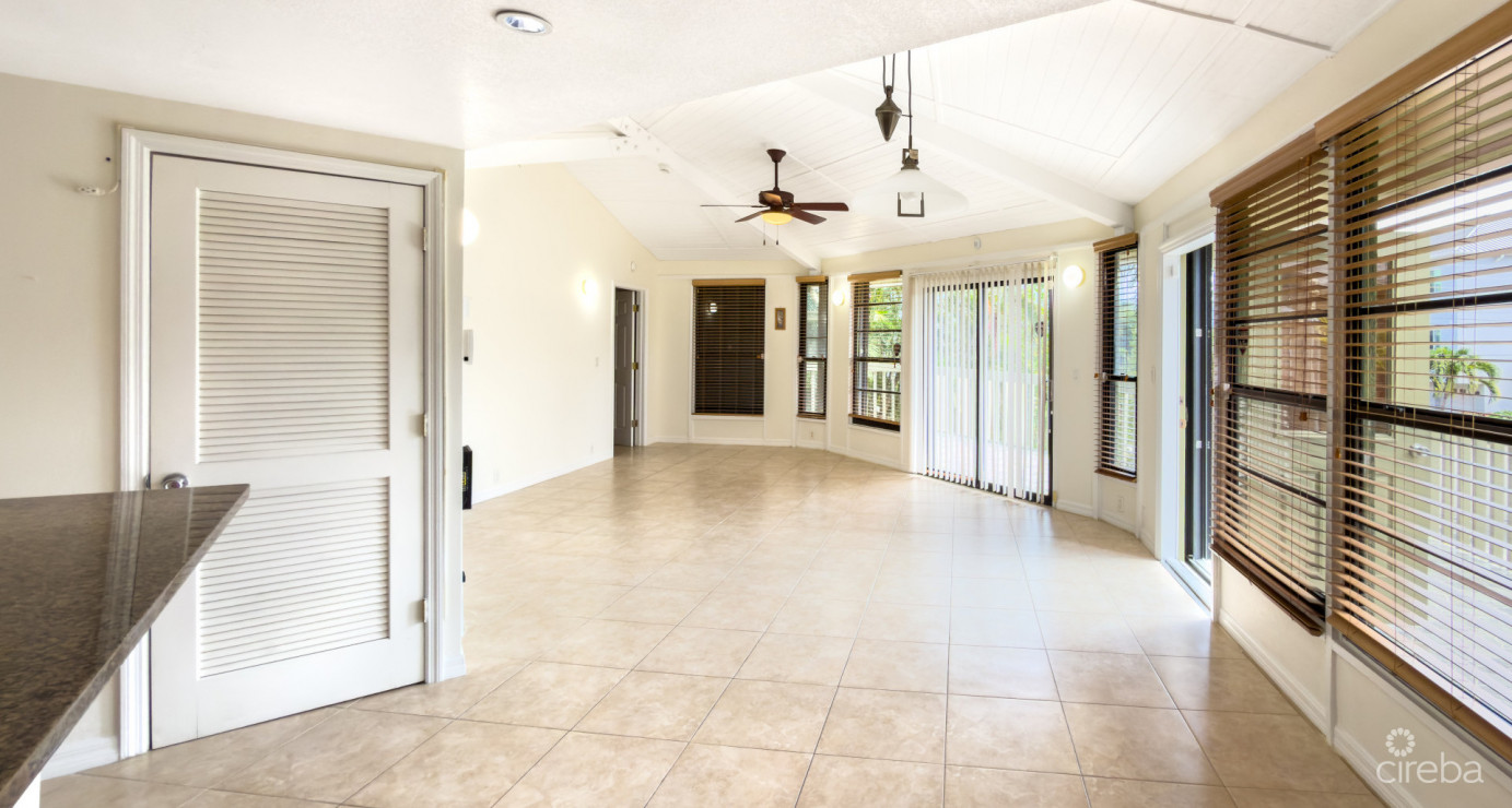 Breezy Pines Top Floor Unit 2 Bed 2 Bath