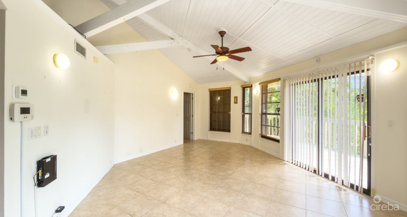 Breezy Pines Top Floor Unit 2 Bed 2 Bath