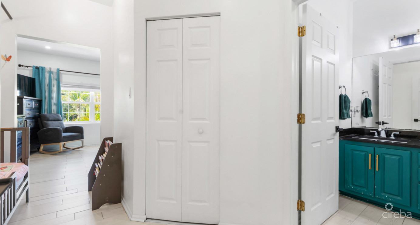 18 Sunrise Townhomes, Phase 3, South Sound Area  Oversized, Renovated 2-bed Unit