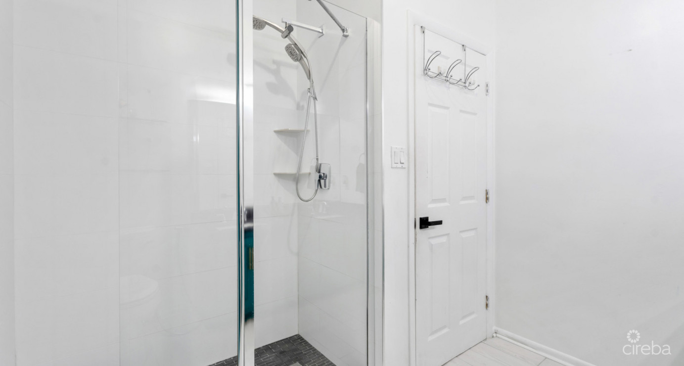 18 Sunrise Townhomes, Phase 3, South Sound Area  Oversized, Renovated 2-bed Unit