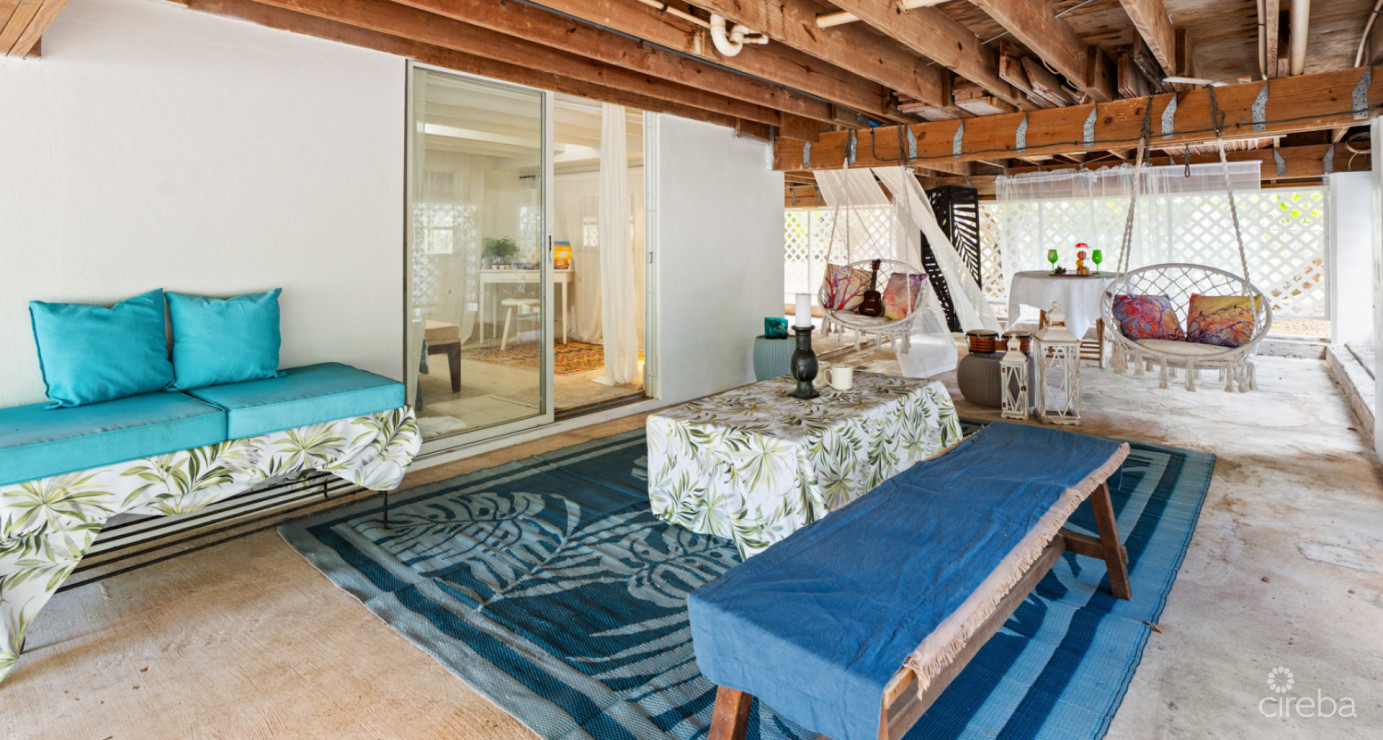 Lahala Treehouse Cottage