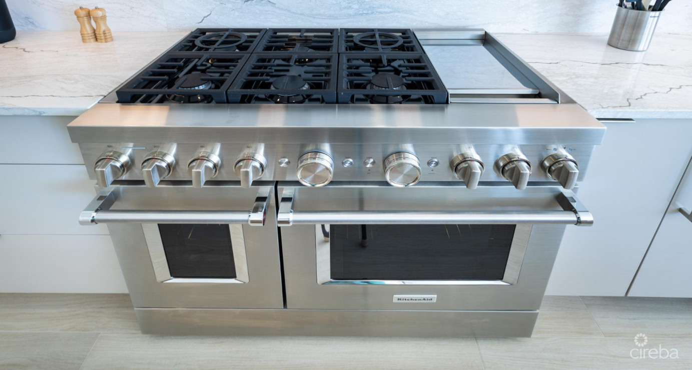 Stunning Seaside Sandy Beach Villa In East End