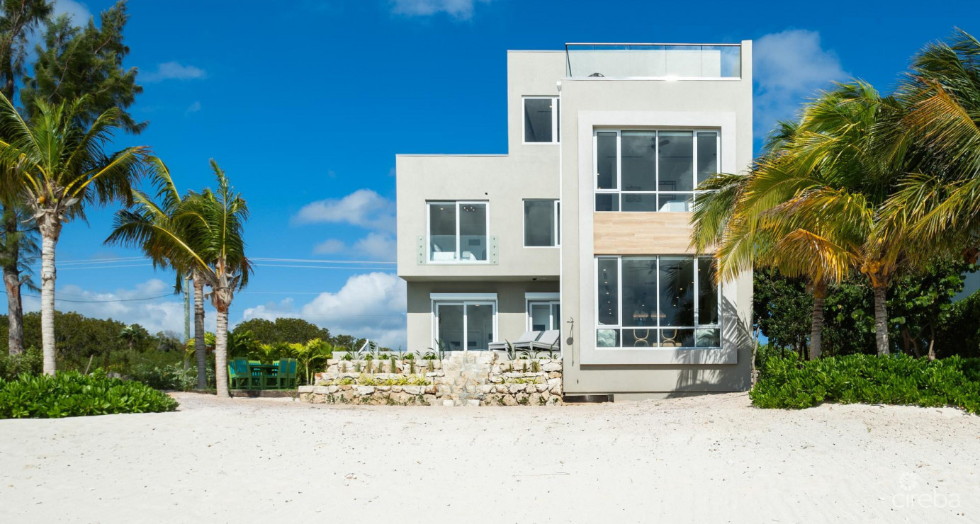 Stunning Seaside Sandy Beach Villa In East End