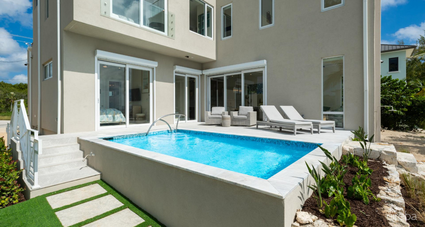 Stunning Seaside Sandy Beach Villa In East End