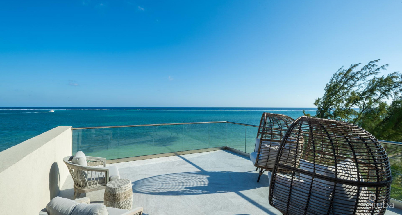 Stunning Seaside Sandy Beach Villa In East End