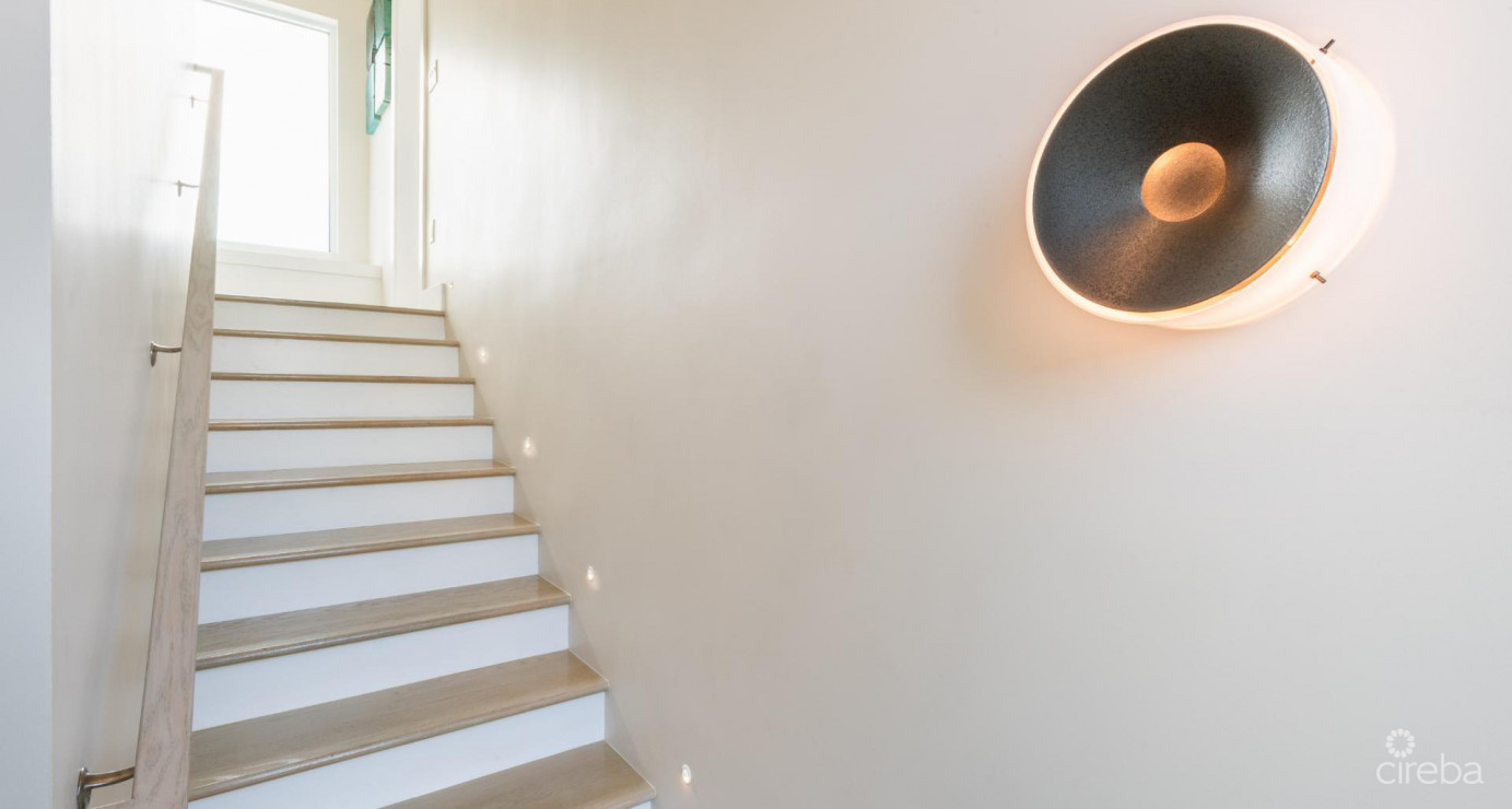 Stunning Seaside Sandy Beach Villa In East End