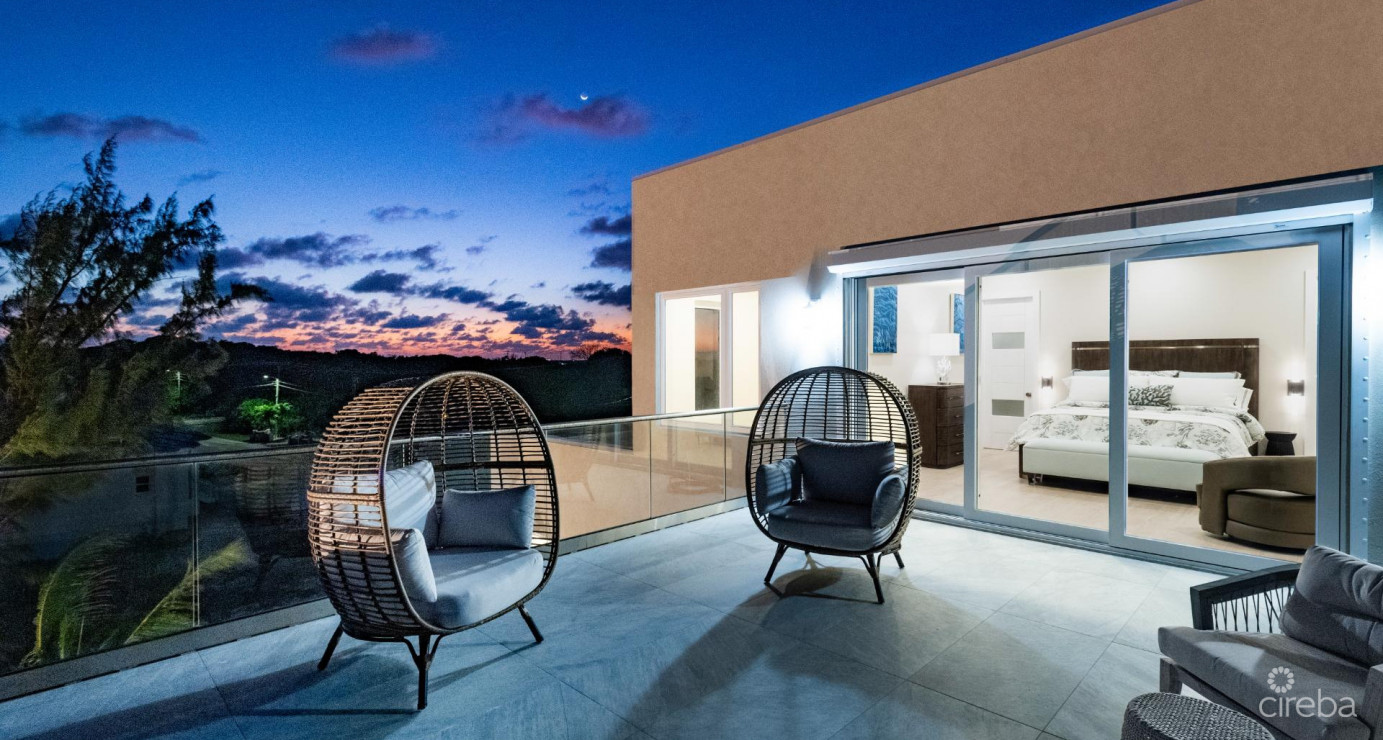 Stunning Seaside Sandy Beach Villa In East End