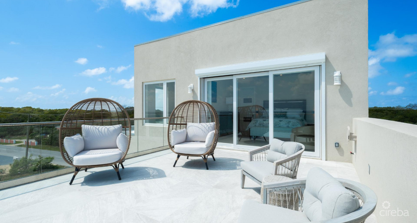 Stunning Seaside Sandy Beach Villa In East End