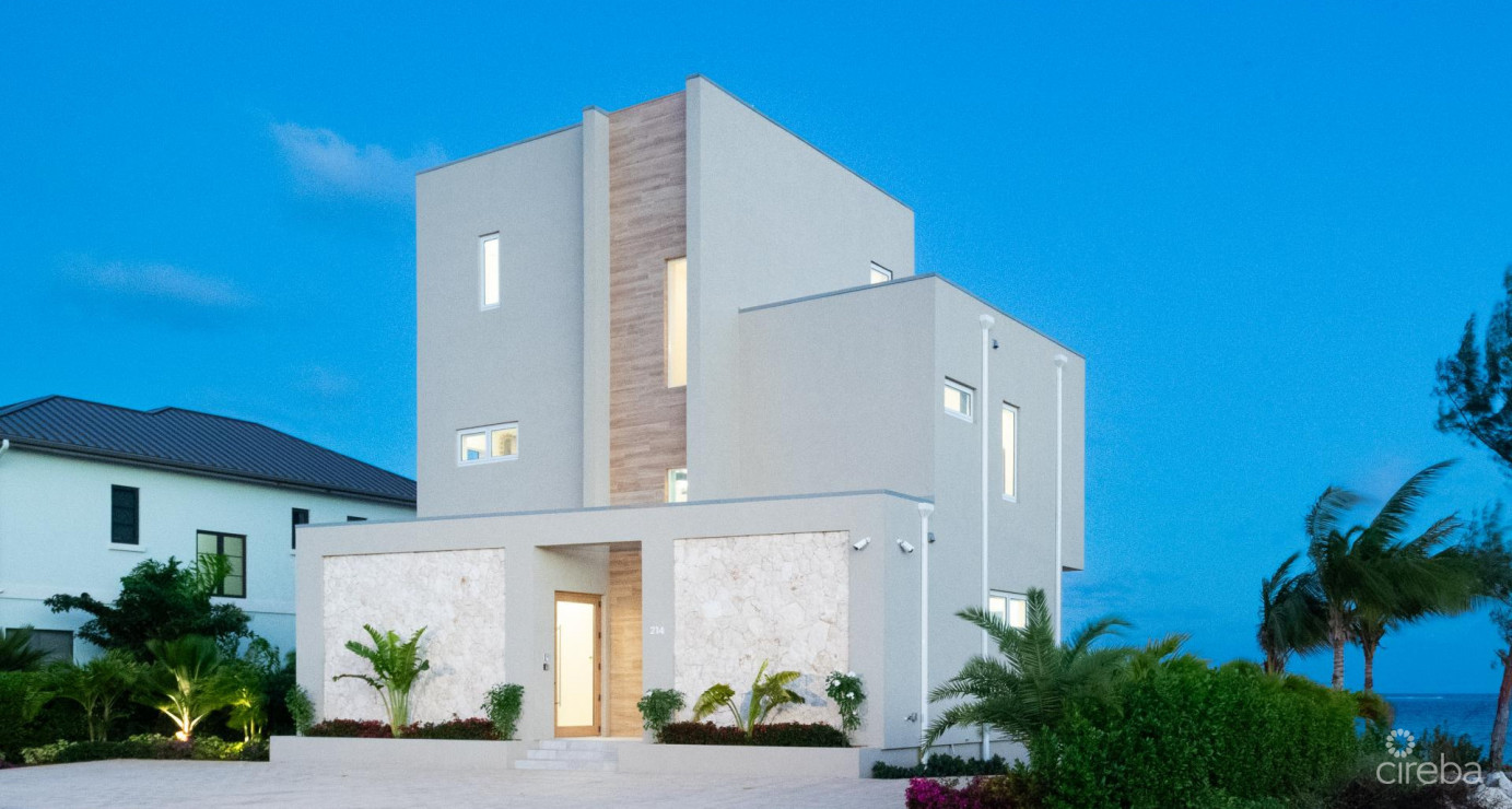 Stunning Seaside Sandy Beach Villa In East End