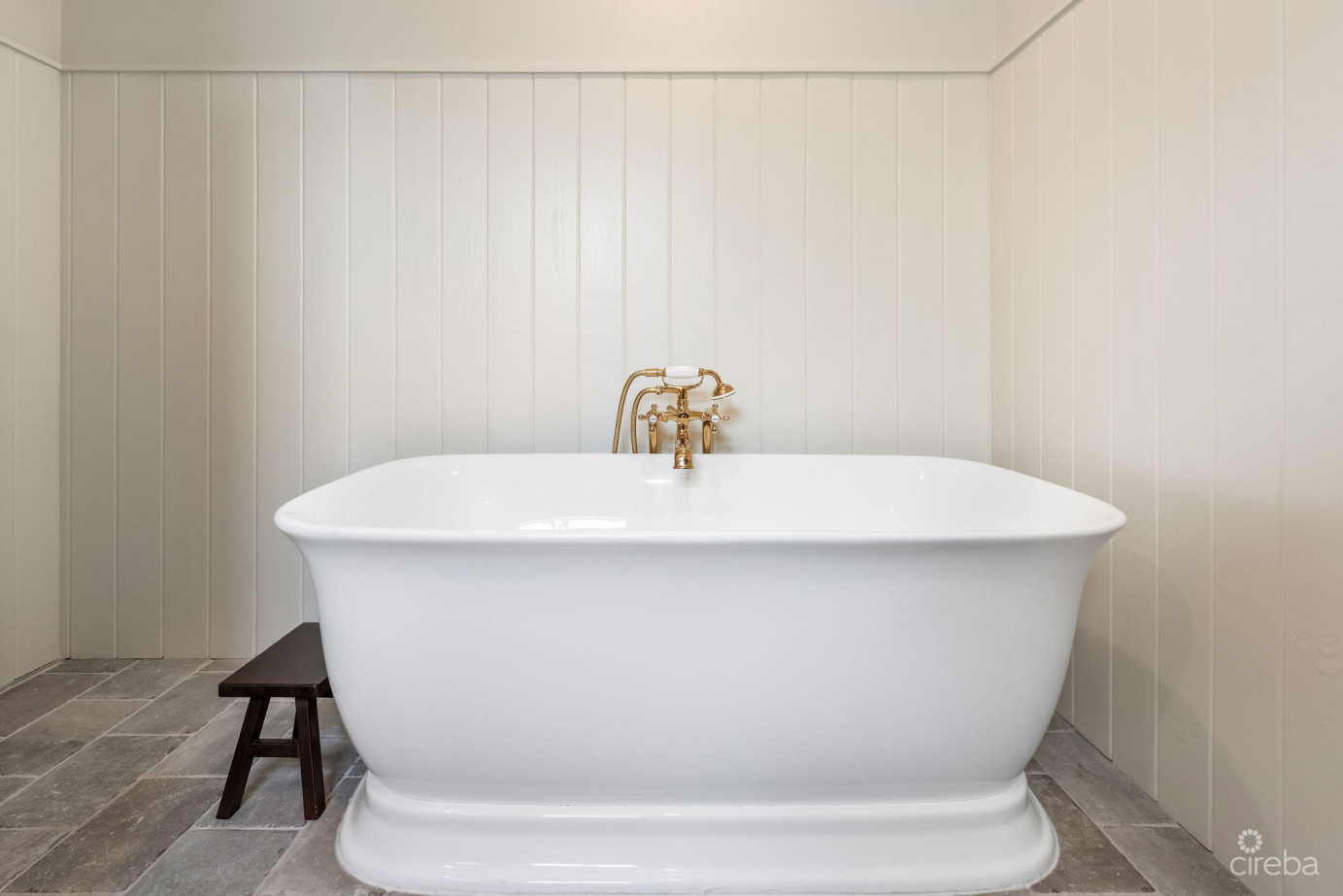 Snug Harbour Designer Renovated 4 Bedroom Home