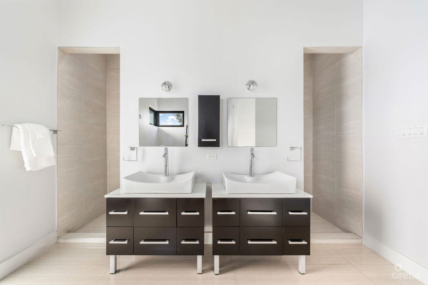 Daum Quay 12, Crystal Harbour Canal Front Home