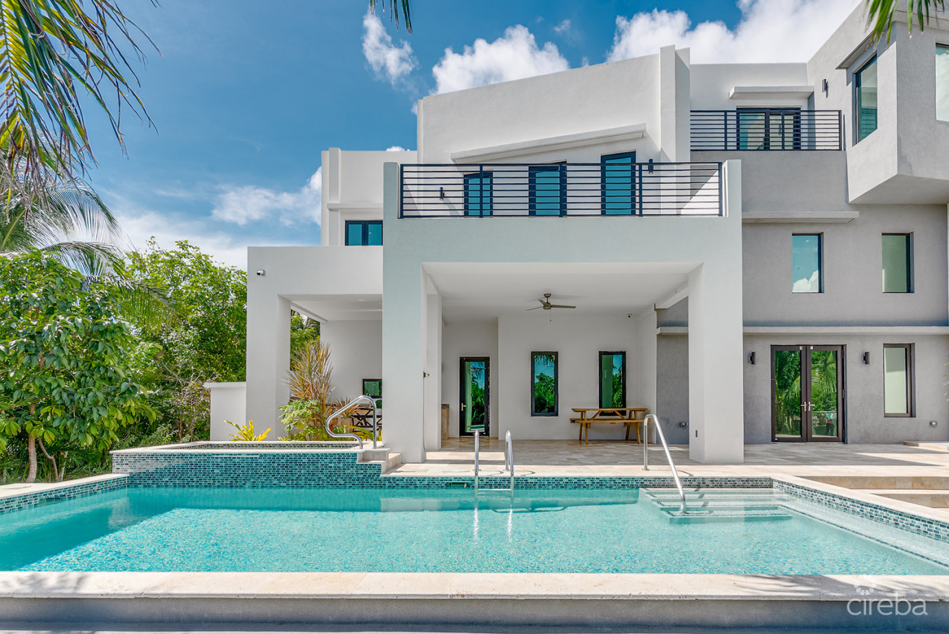 Royal Palms - 5 Bedroom Estate W/rental Unit