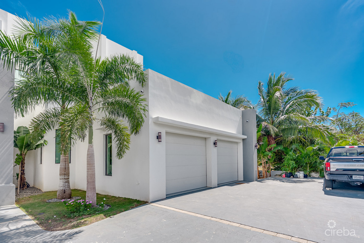 Royal Palms - 5 Bedroom Estate W/rental Unit