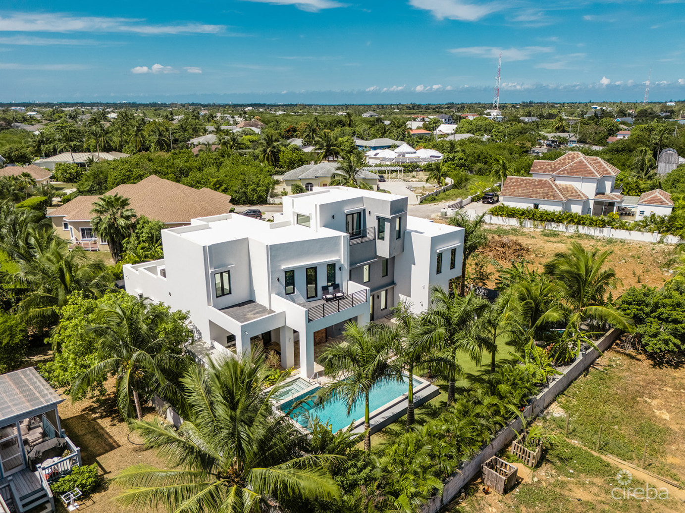 Royal Palms - 5 Bedroom Estate W/rental Unit