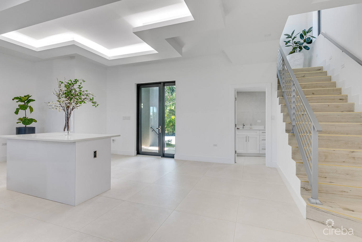 Royal Palms - 5 Bedroom Estate W/rental Unit