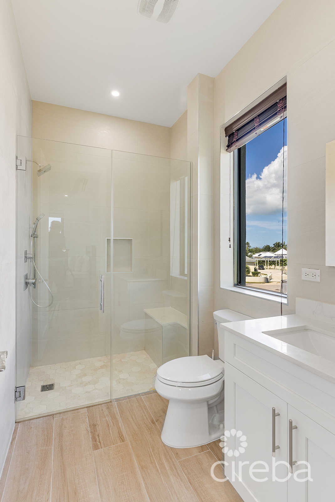 Royal Palms - 5 Bedroom Estate W/rental Unit