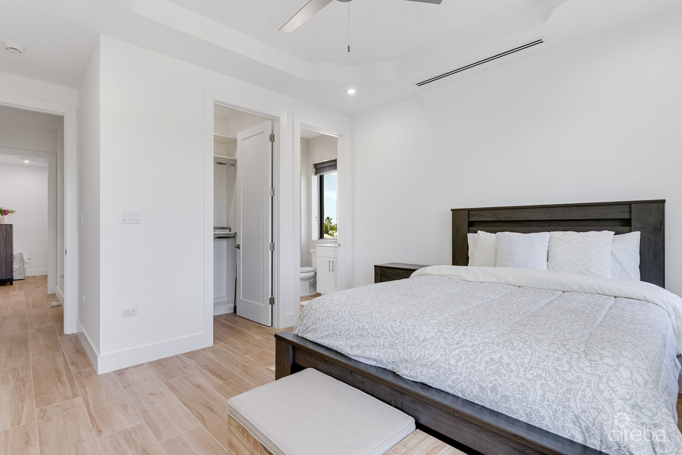 Royal Palms - 5 Bedroom Estate W/rental Unit