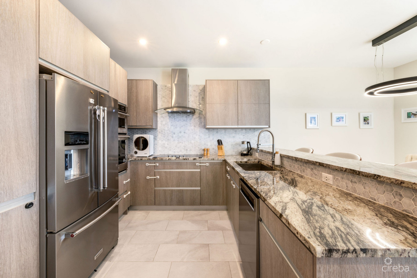 Arvia 3-bedroom Canal Front Unit With Dock