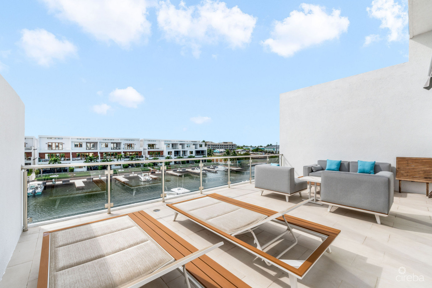 Arvia 3-bedroom Canal Front Unit With Dock