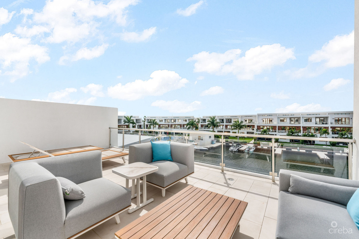 Arvia 3-bedroom Canal Front Unit With Dock