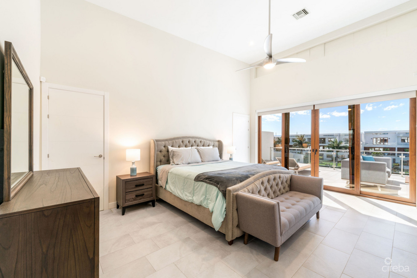 Arvia 3-bedroom Canal Front Unit With Dock