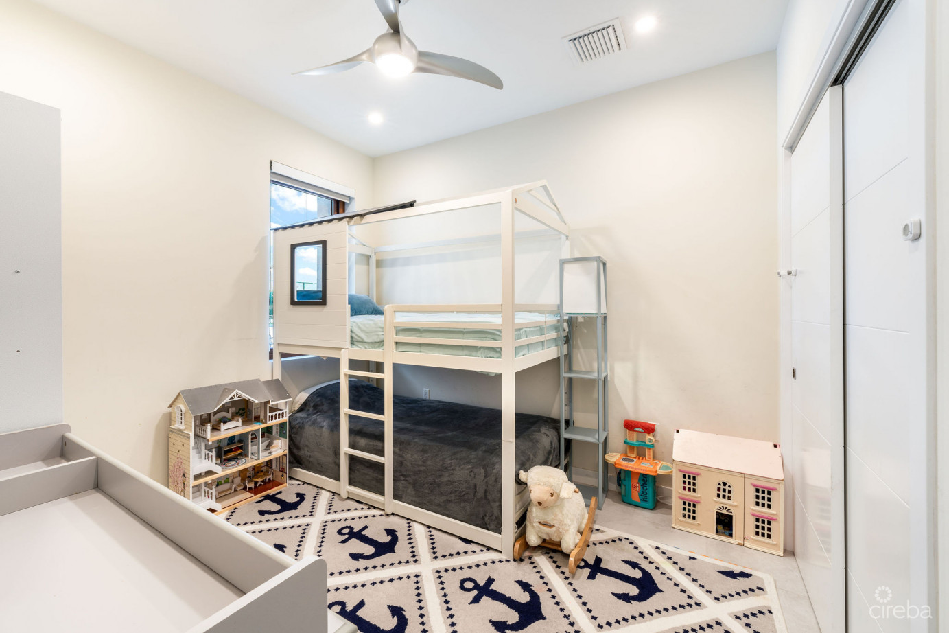 Arvia 3-bedroom Canal Front Unit With Dock