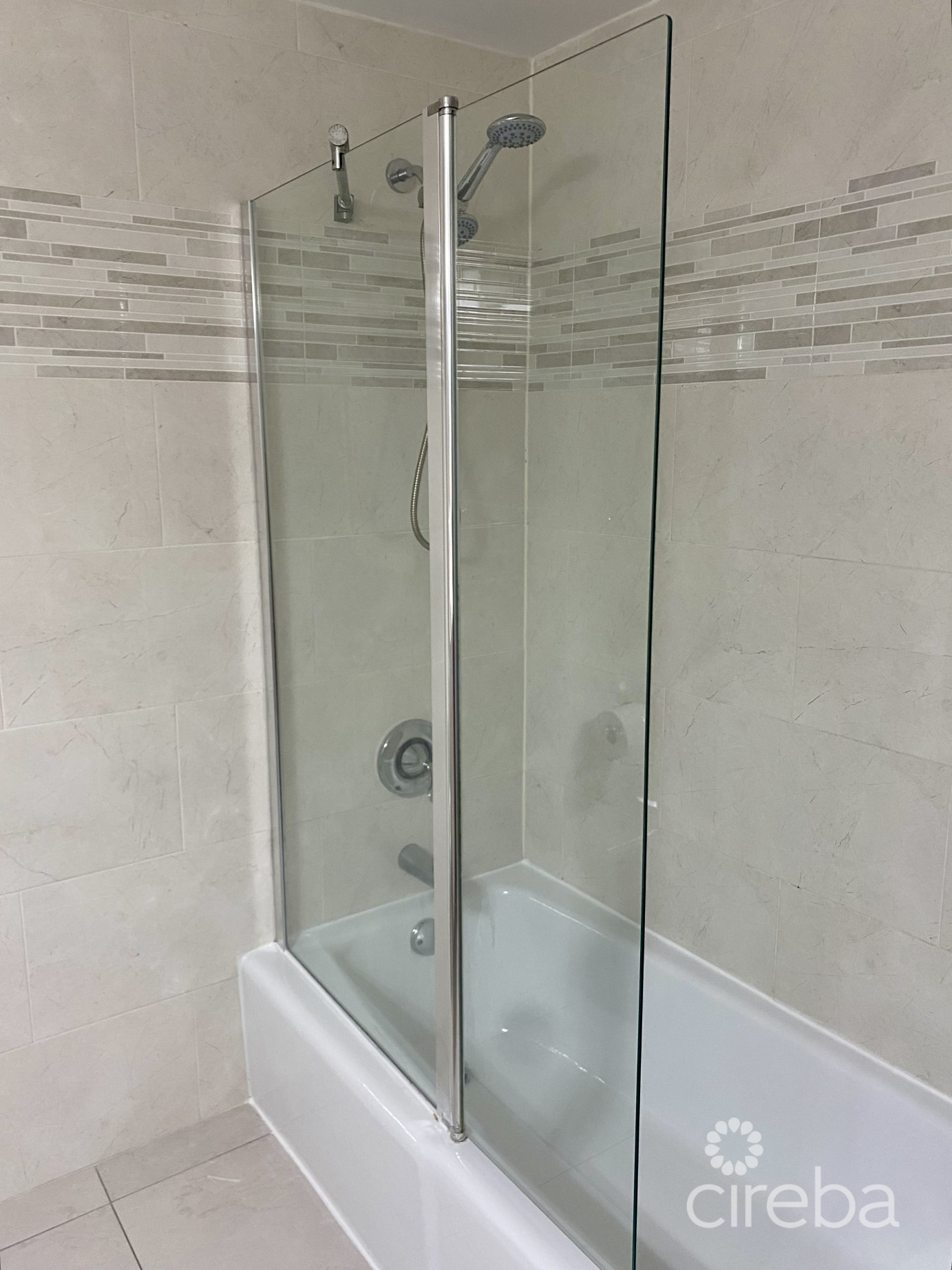 Lime Tree Bay Townhouse 2 Bed Freehold! Smb Corridor