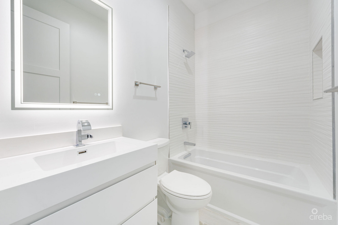 Spacious & Modern 3 Br Townhome - Excellent Location!