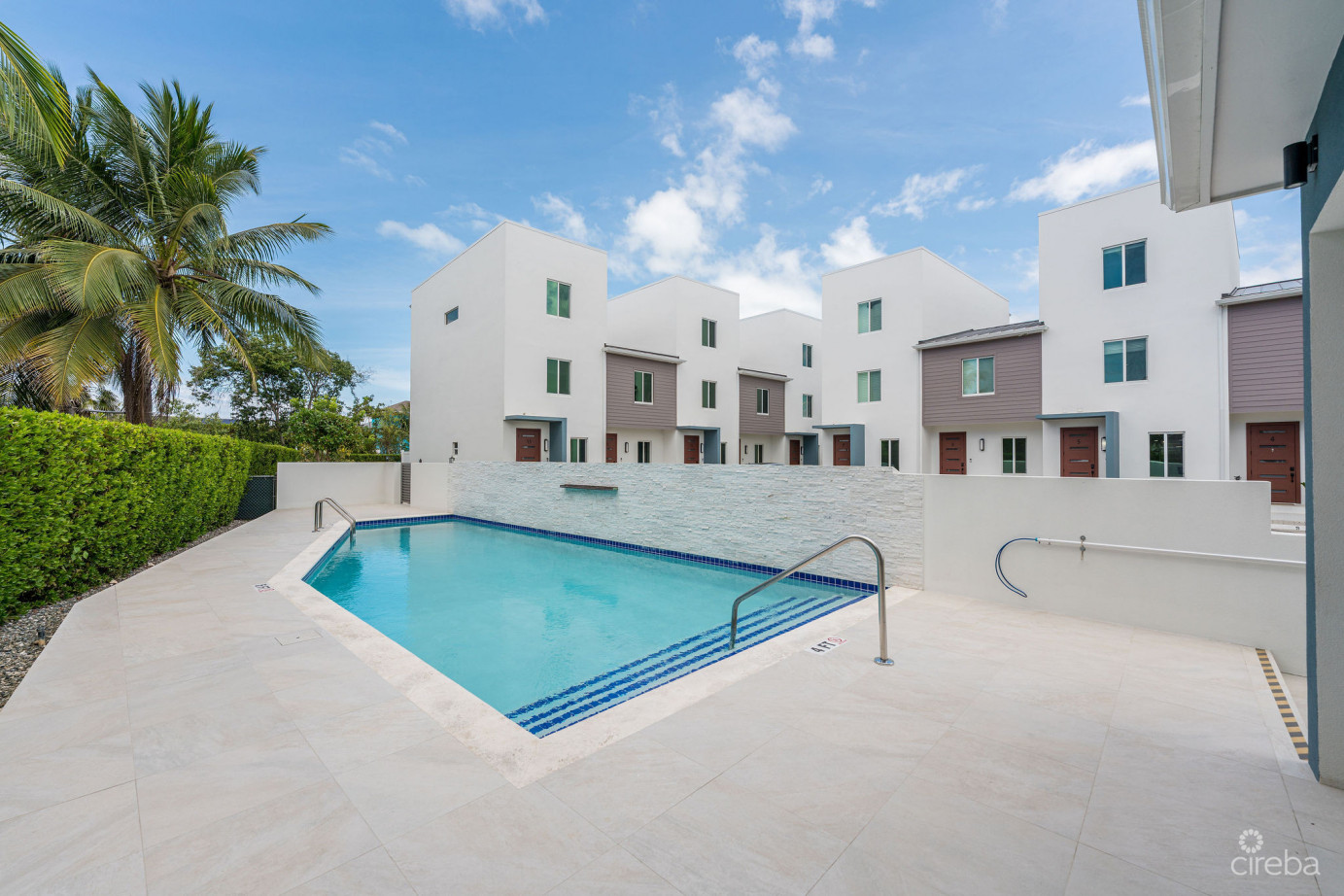 Spacious & Modern 3 Br Townhome - Excellent Location!