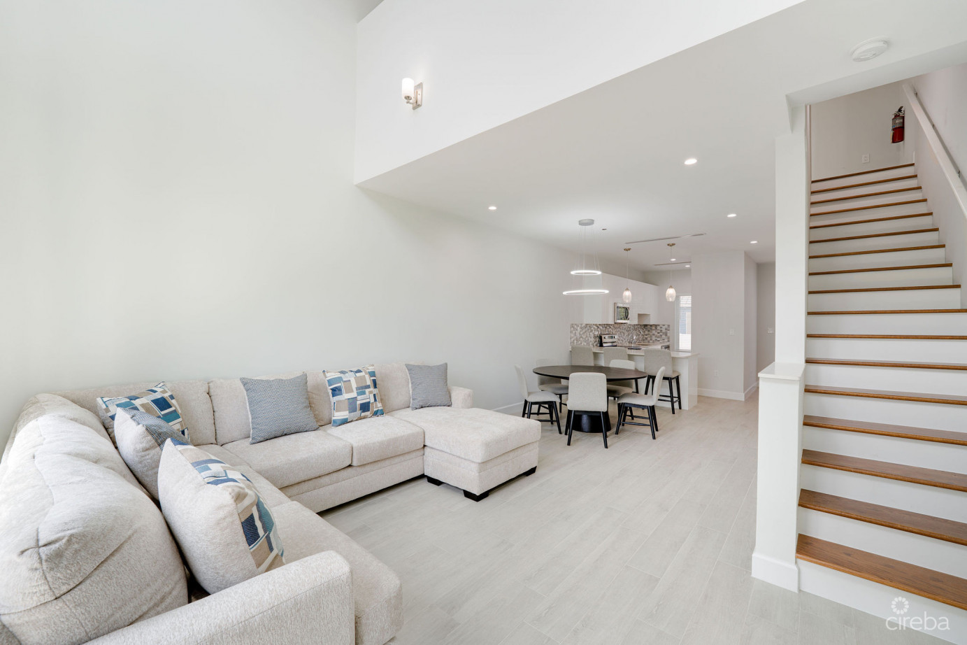 Spacious & Modern 3 Br Townhome - Excellent Location!