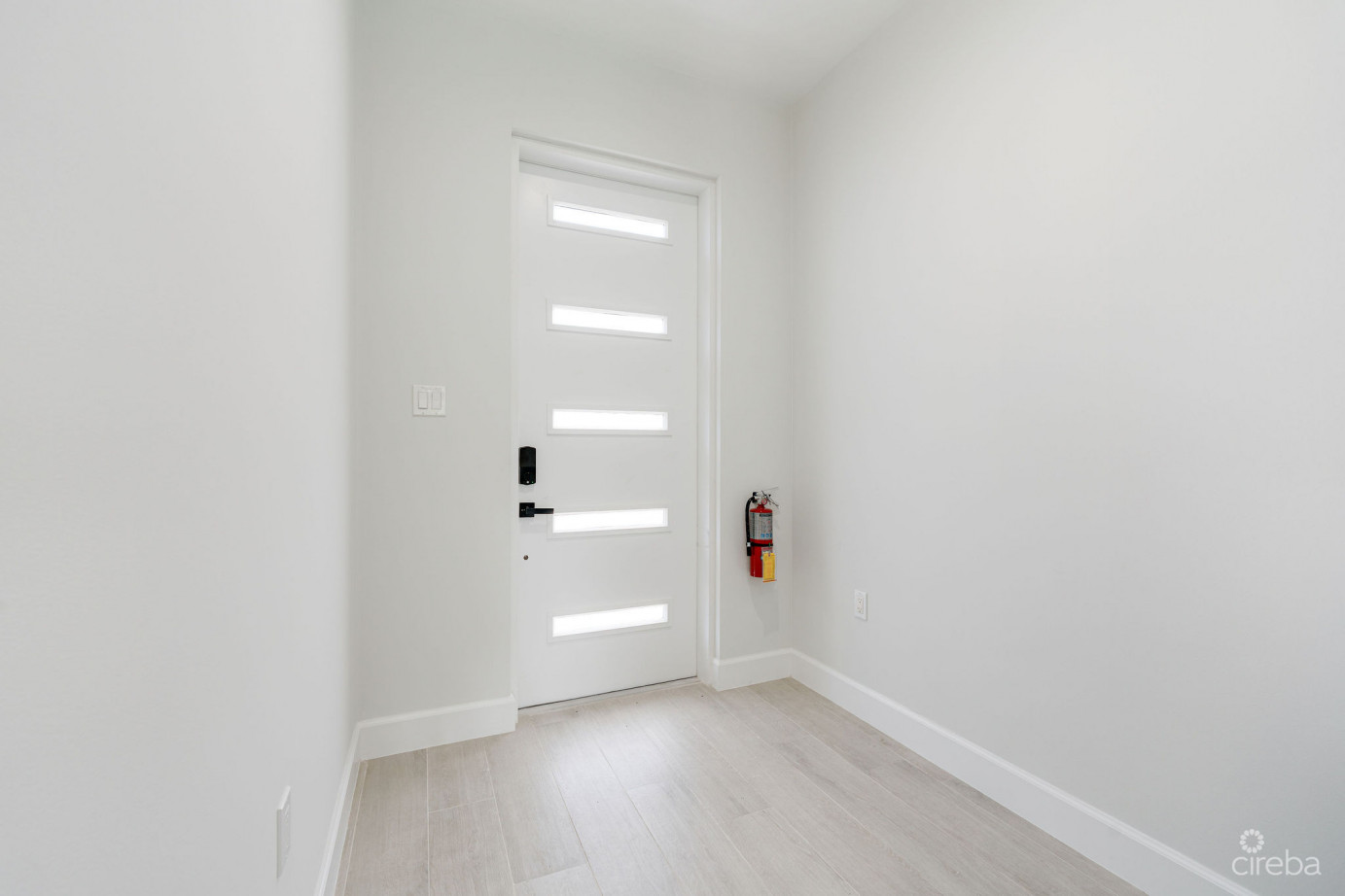 Spacious & Modern 3 Br Townhome - Excellent Location!