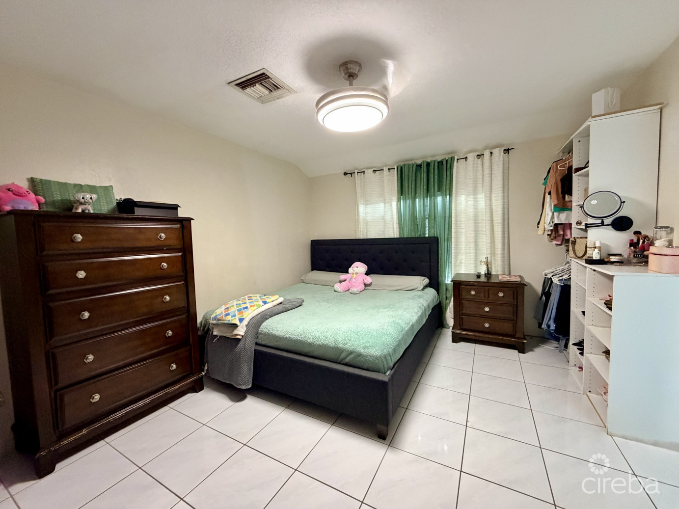 Tropical Haven - Remodelled 3 Bedroom Condo!