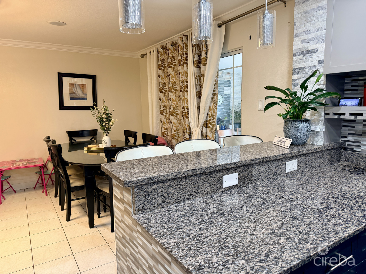 Tropical Haven - Remodelled 3 Bedroom Condo!