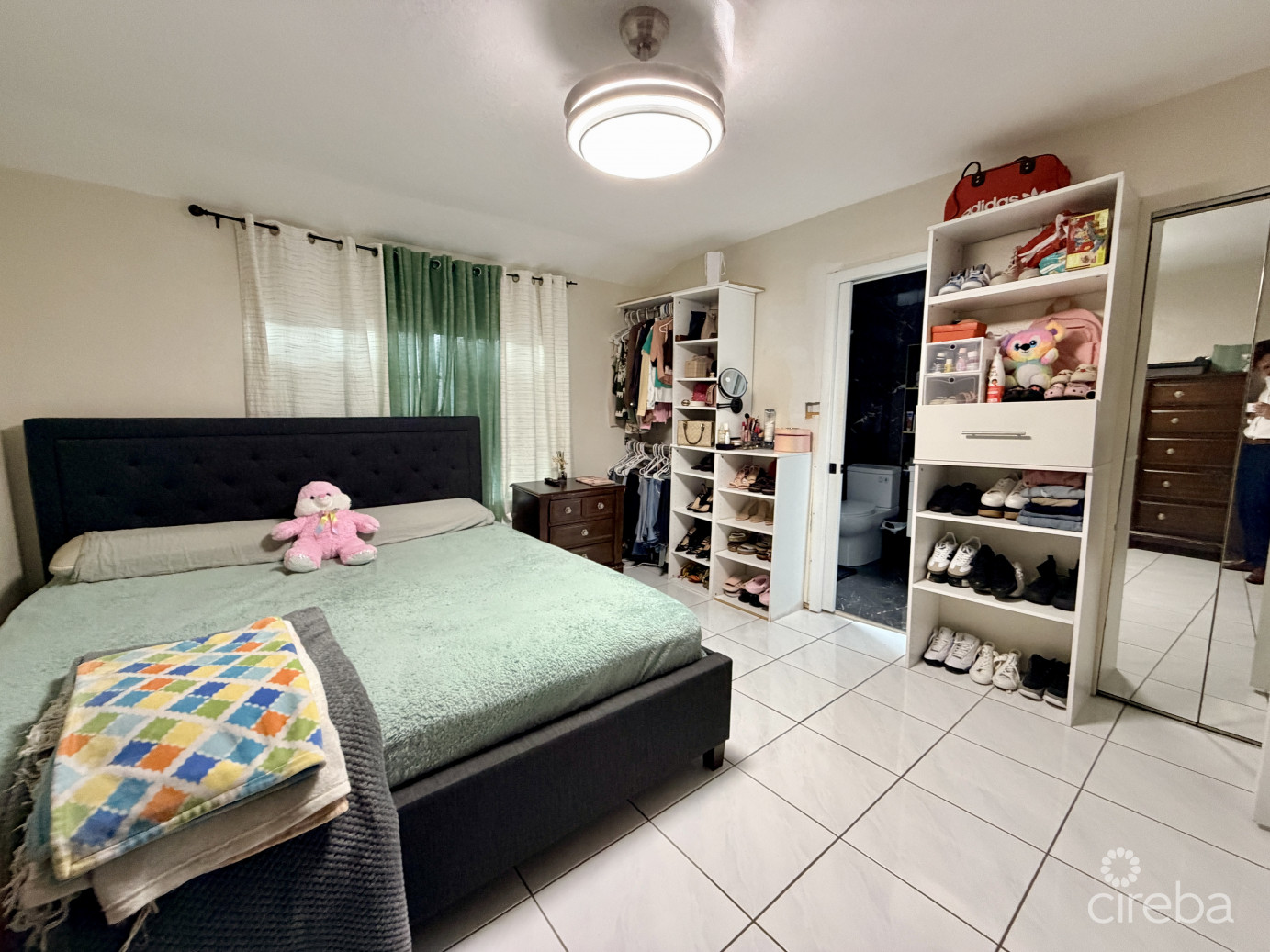 Tropical Haven - Remodelled 3 Bedroom Condo!