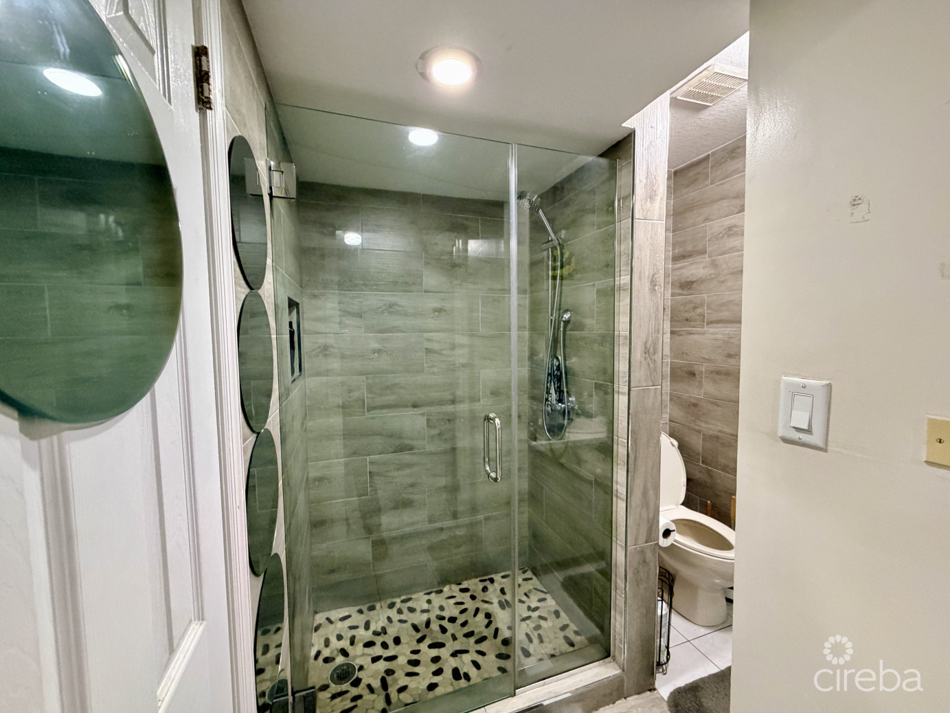 Tropical Haven - Remodelled 3 Bedroom Condo!