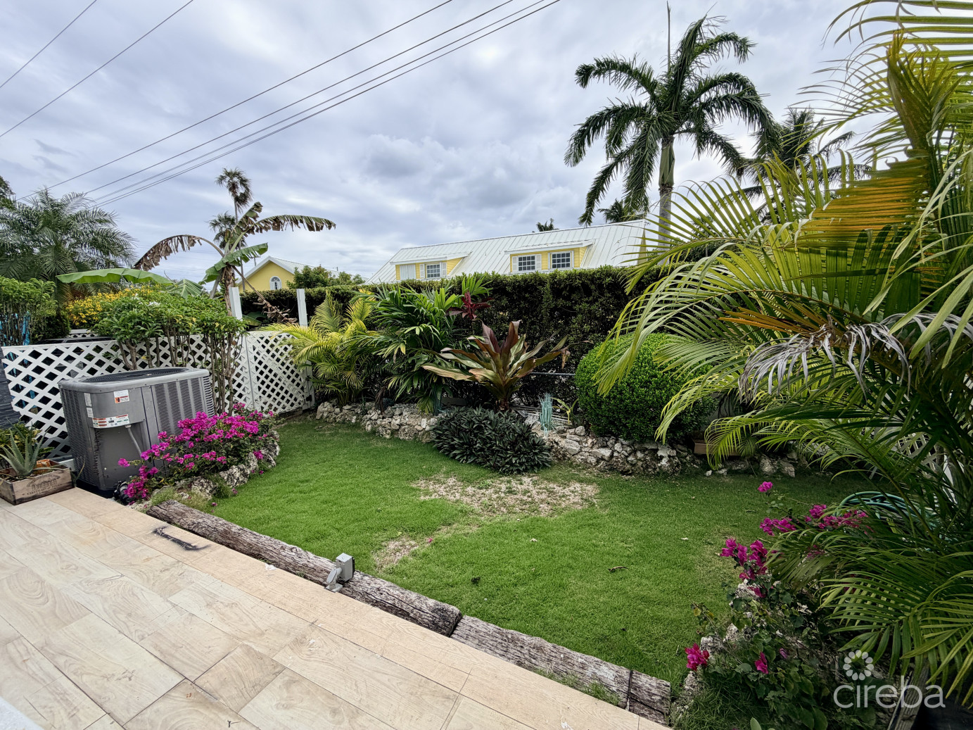 Tropical Haven - Remodelled 3 Bedroom Condo!