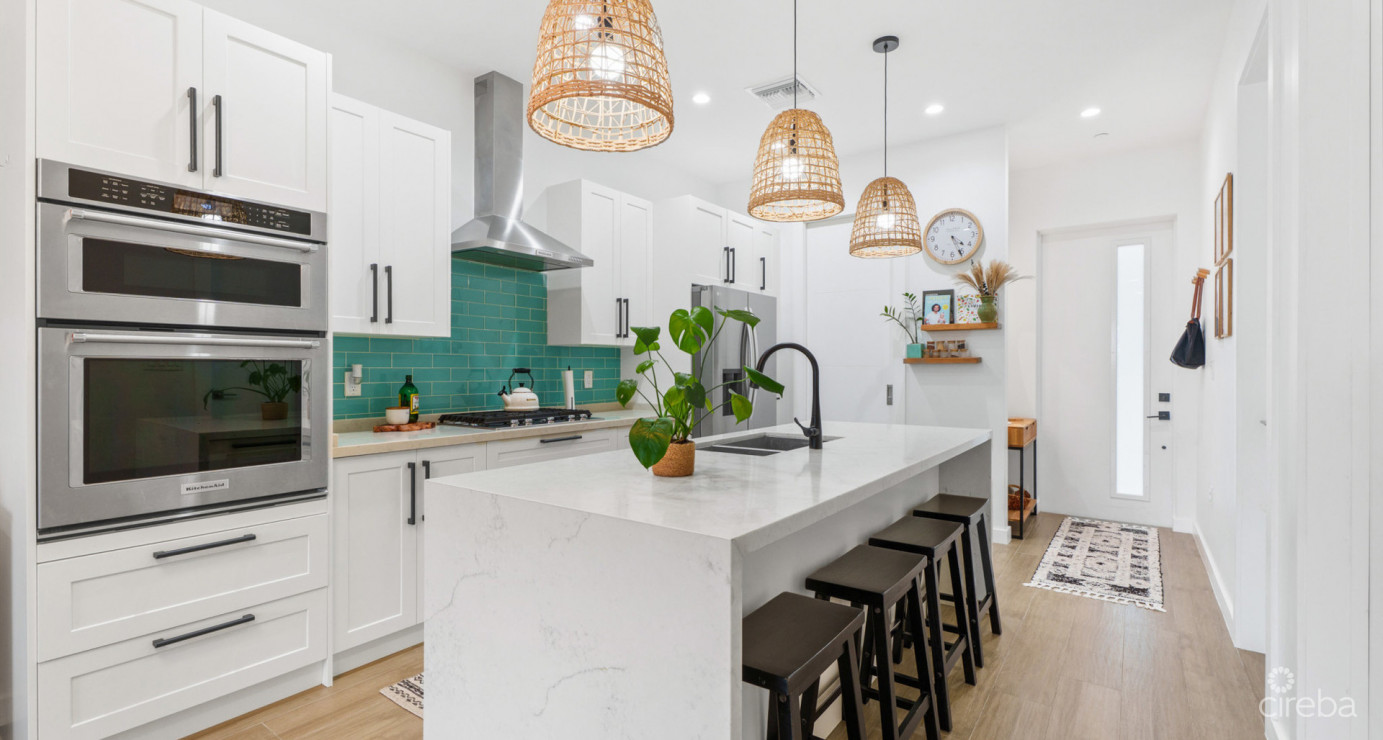 23 Allure  Exceptional Waterfront 2-bed Unit With A Highly Modified Layout