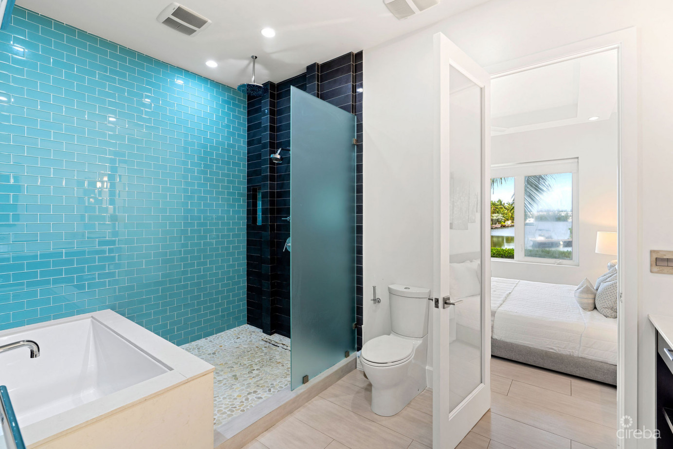 Cypress Pointe North 101 - Canal Front Crystal Harbour