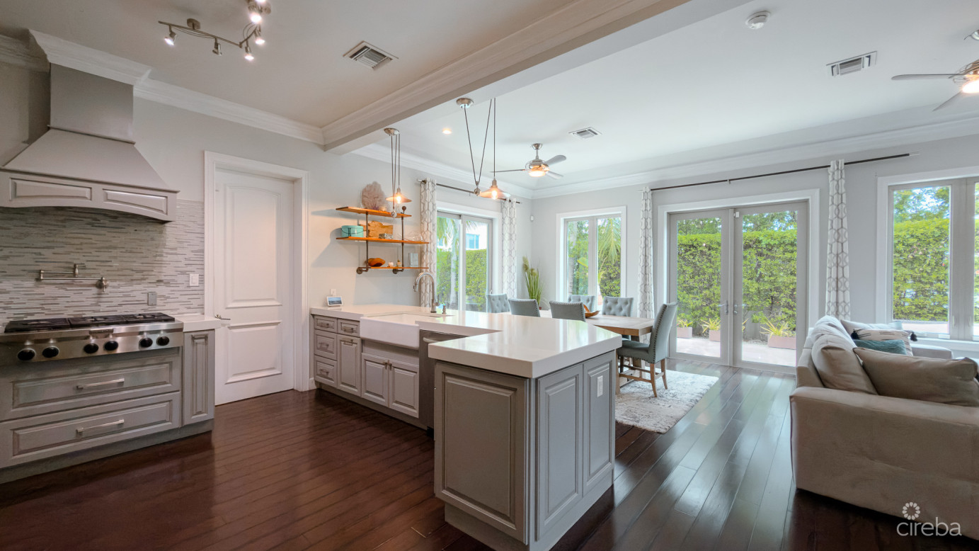 Camelot Drive Home, Seven Mile Beach