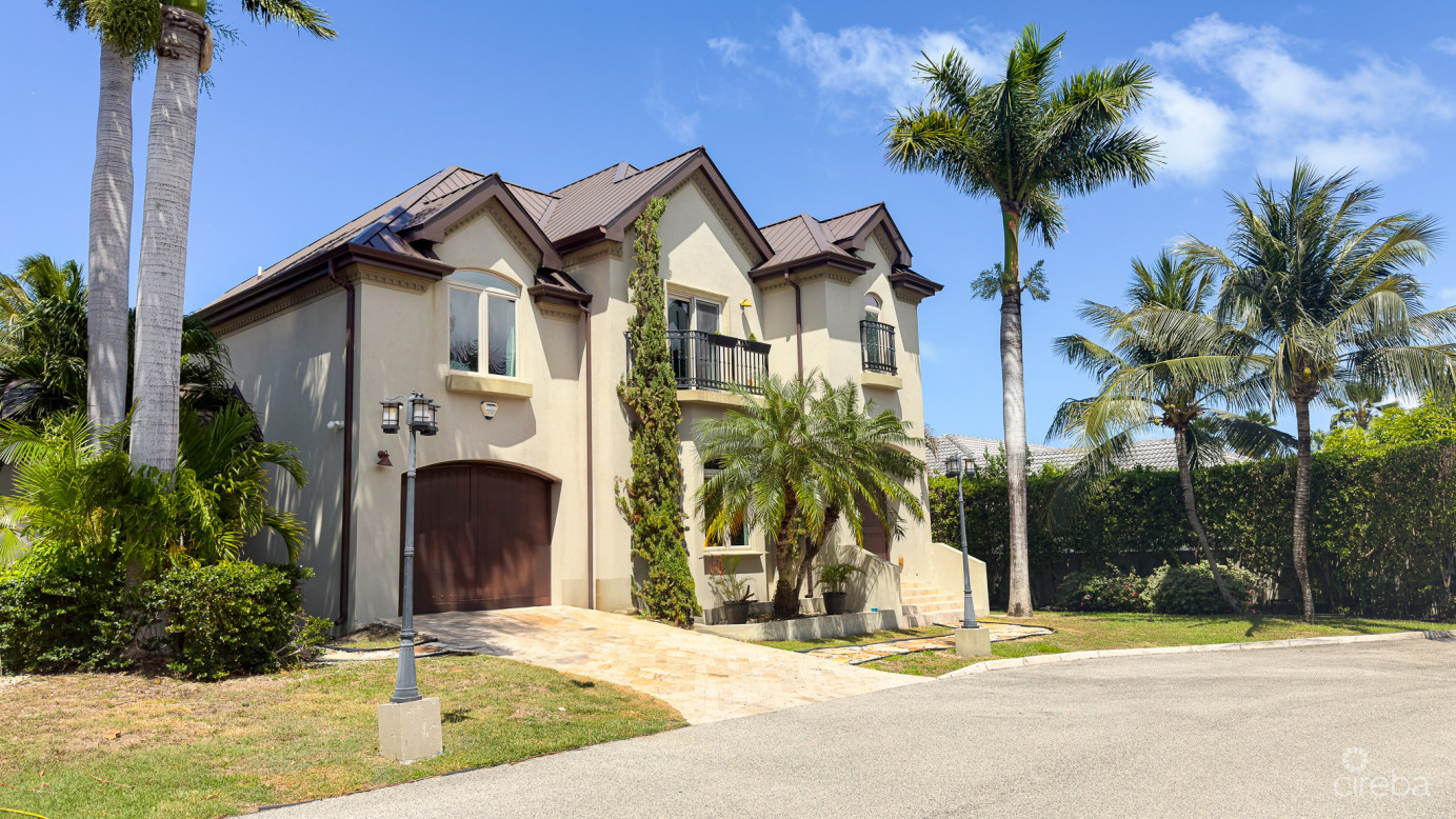 Camelot Drive Home, Seven Mile Beach