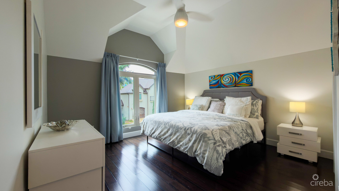 Camelot Drive Home, Seven Mile Beach