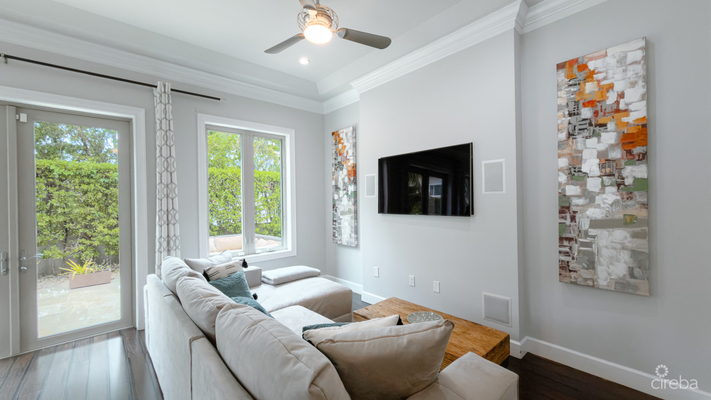 Camelot Drive Home, Seven Mile Beach